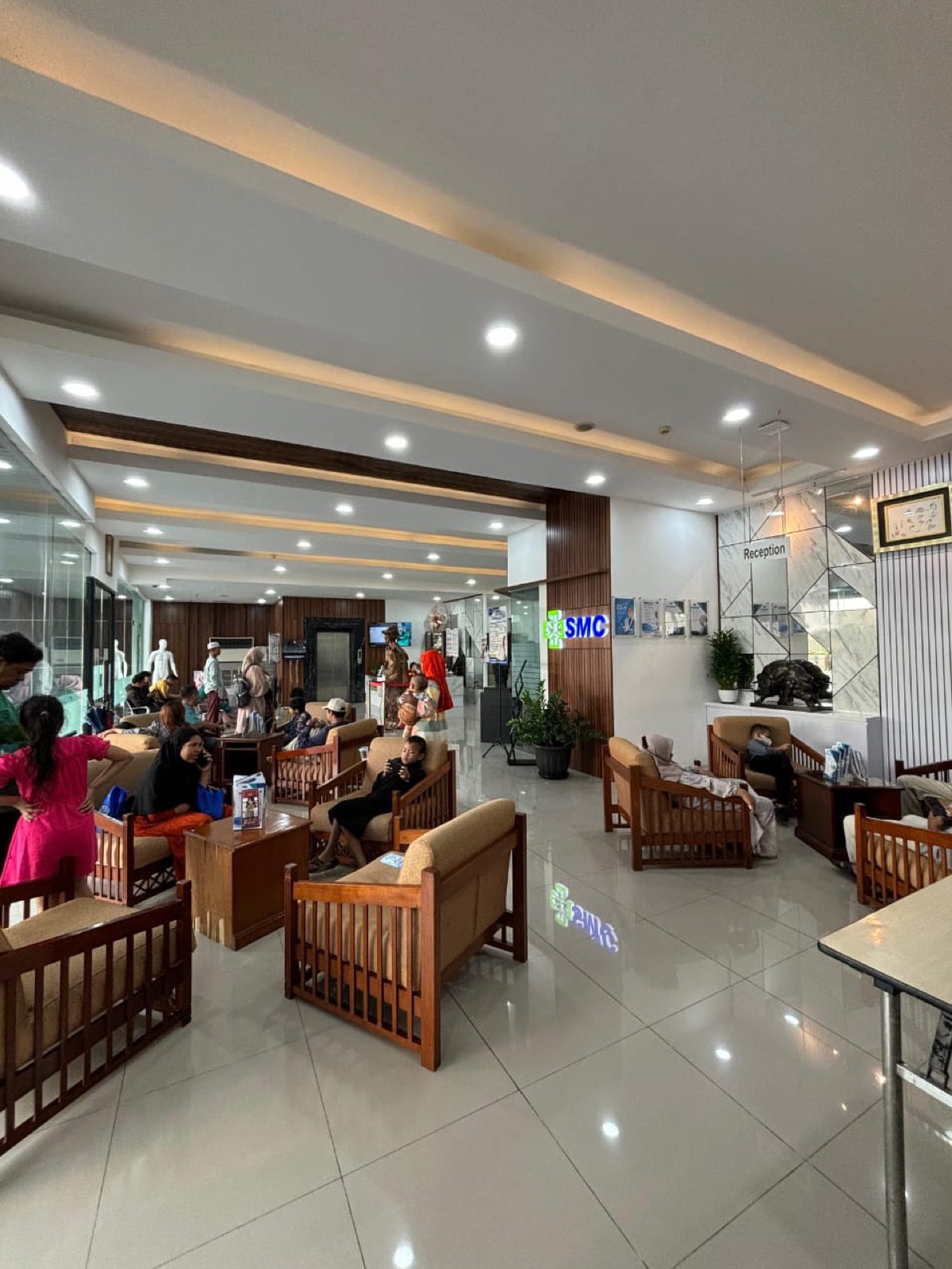 Foto area lobi klinik dari dokumentasi SMC